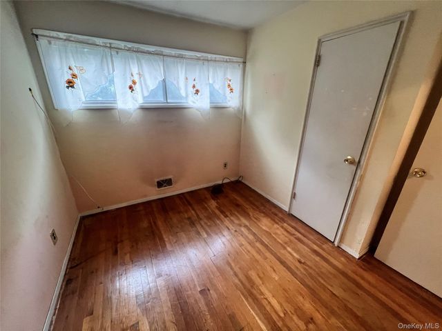 1556 N Gardiner Drive, Bay Shore, NY 11706