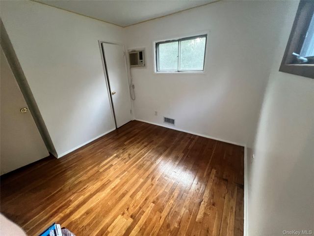 1556 N Gardiner Drive, Bay Shore, NY 11706