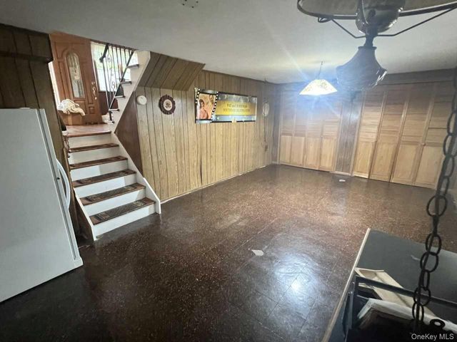 1556 N Gardiner Drive, Bay Shore, NY 11706