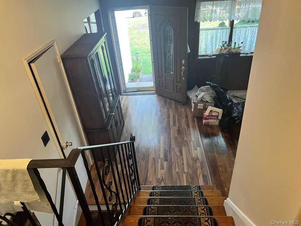 1556 N Gardiner Drive, Bay Shore, NY 11706 — photo 2
