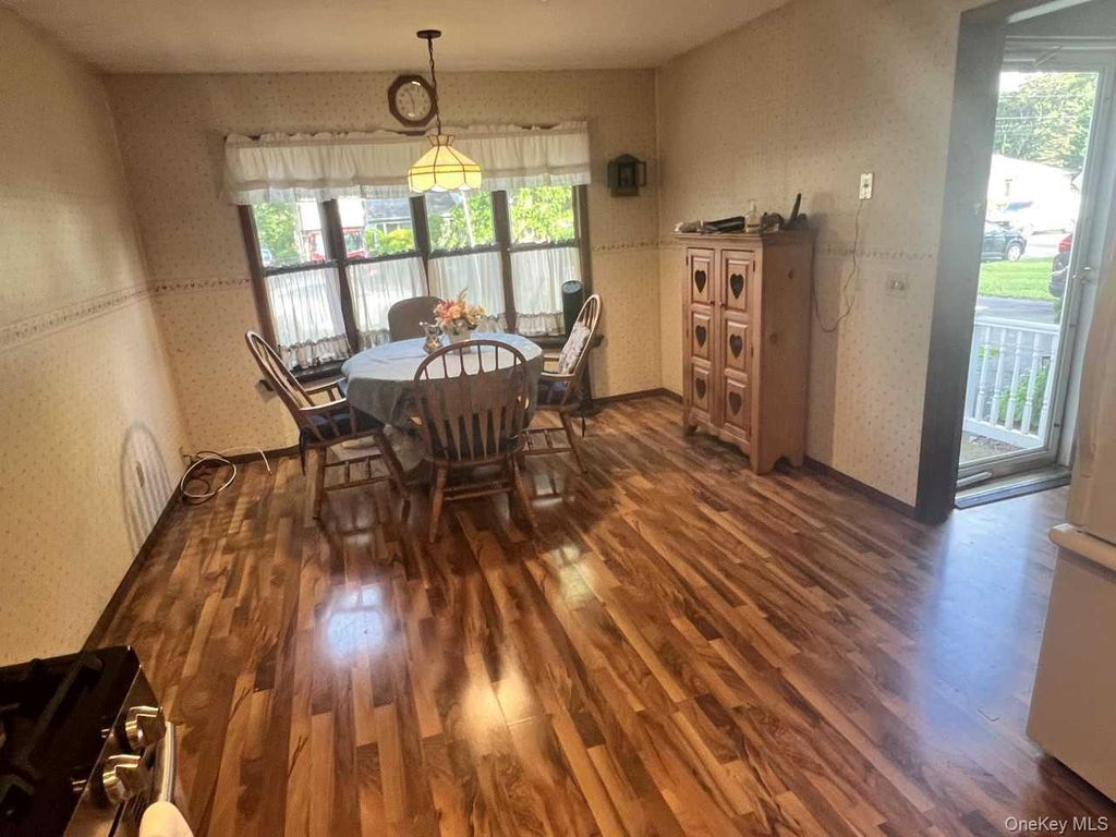 1556 N Gardiner Drive, Bay Shore, NY 11706 — photo 3