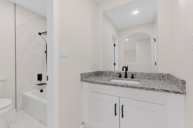 6247 Sierra Nevada Circle NW, Albuquerque, NM 87114