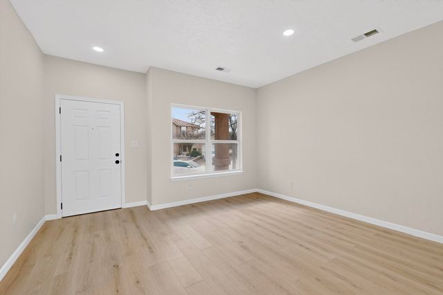 6247 Sierra Nevada Circle NW, Albuquerque, NM 87114