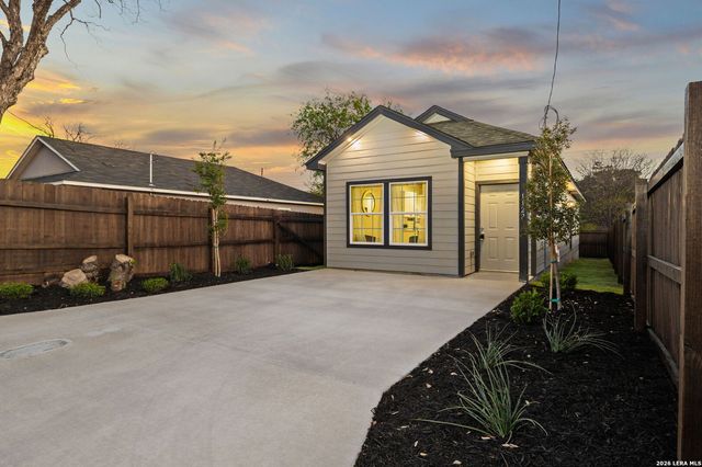 1122 Elvira St, San Antonio, TX 78207