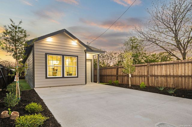 1122 Elvira St, San Antonio, TX 78207