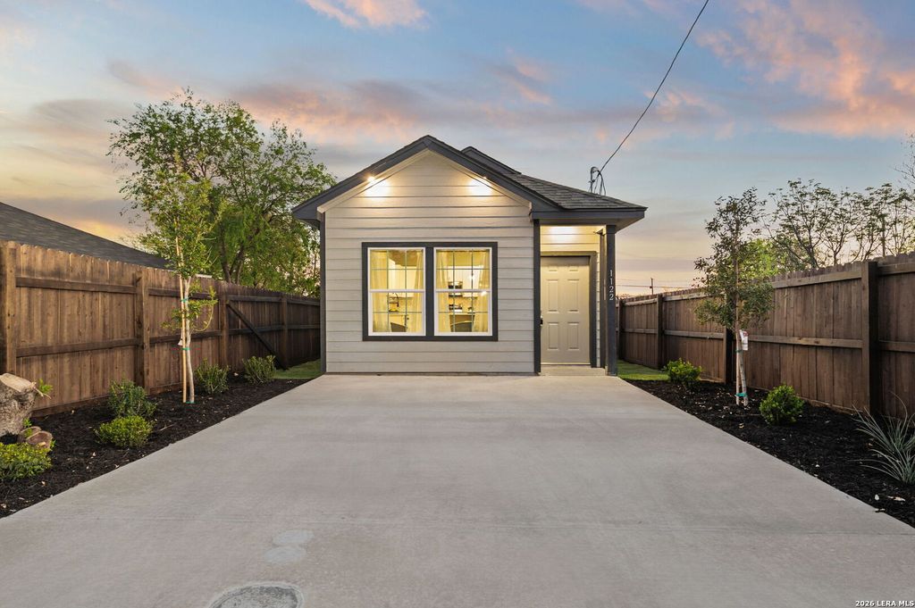 1122 Elvira St, San Antonio, TX 78207