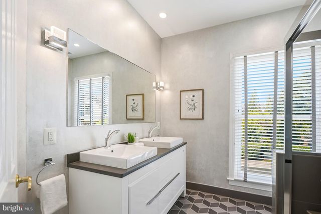 11123 POTOMAC CREST DR, Potomac, MD 20854
