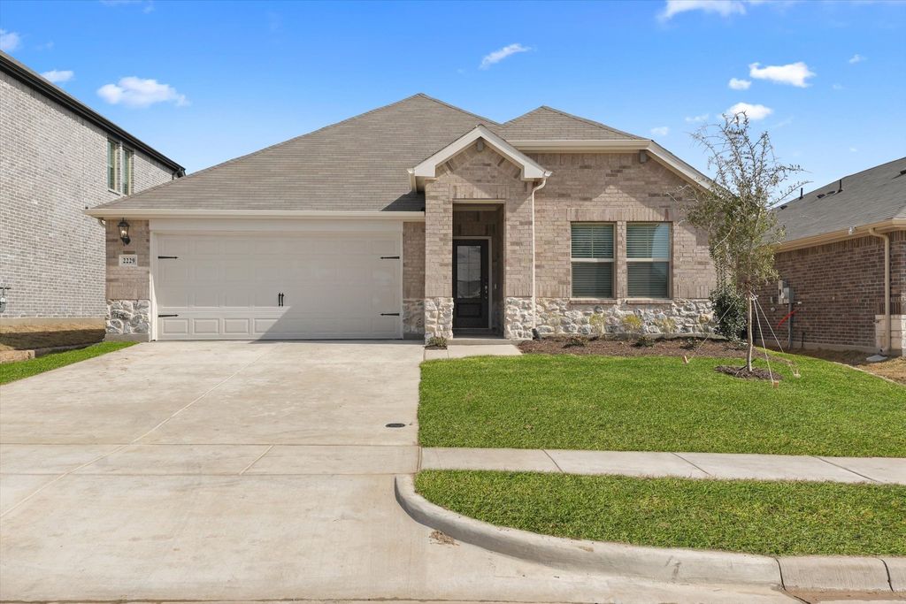 2229 Mustang Way, Seagoville, TX 75159