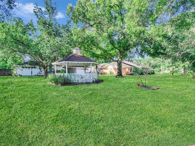 207 Shady Nook Lane, Friendswood, TX 77546