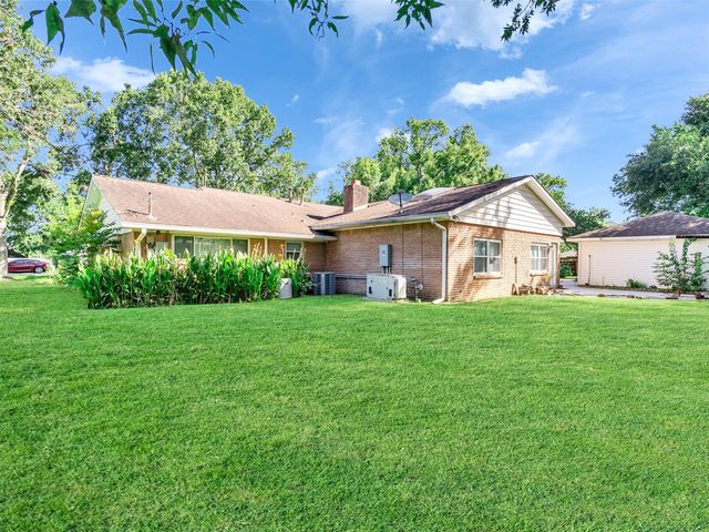 207 Shady Nook Lane, Friendswood, TX 77546