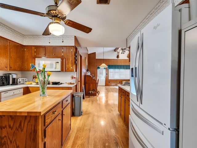 207 Shady Nook Lane, Friendswood, TX 77546
