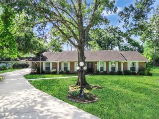 207 Shady Nook Lane, Friendswood, TX 77546