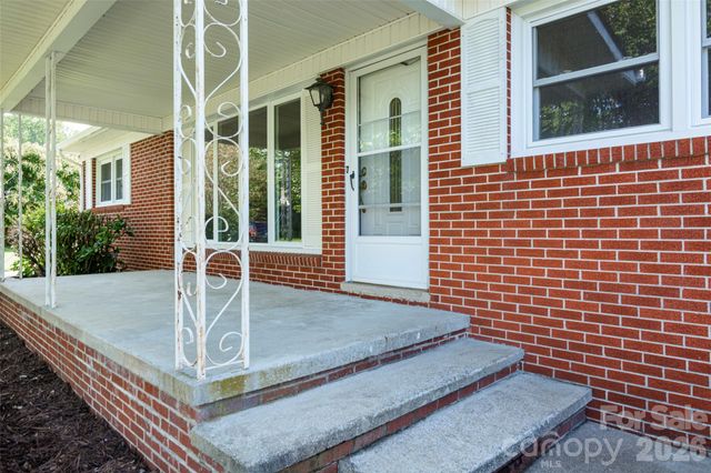 32 Kathy Drive, Waynesville, NC 28786