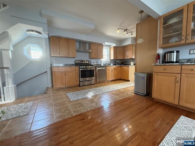 508 3rd Avenue 2, Lyndhurst, NJ 07071