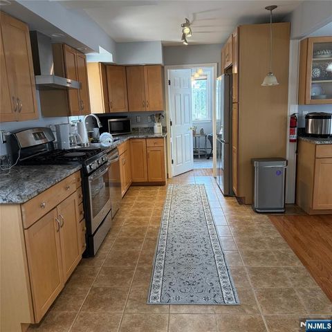 508 3rd Avenue 2, Lyndhurst, NJ 07071