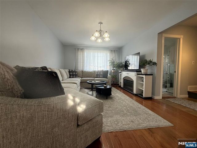 508 3rd Avenue 2, Lyndhurst, NJ 07071