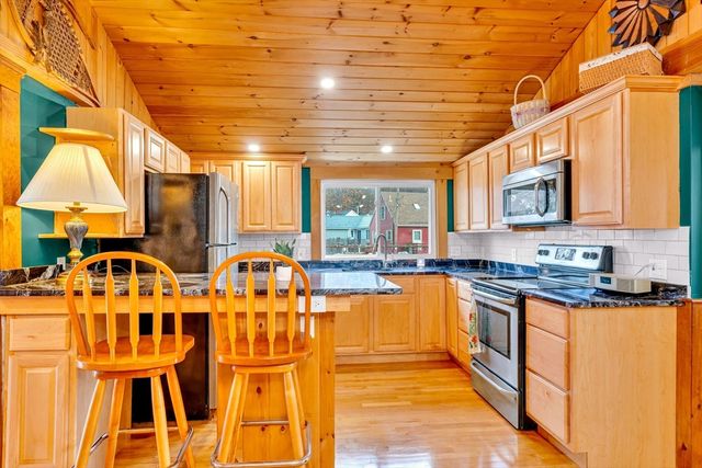 1 Bisson Ln, Merrimac, MA 01860