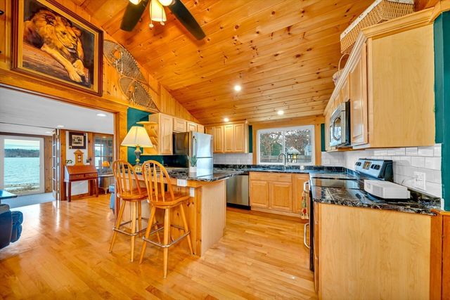 1 Bisson Ln, Merrimac, MA 01860