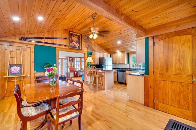 1 Bisson Ln, Merrimac, MA 01860