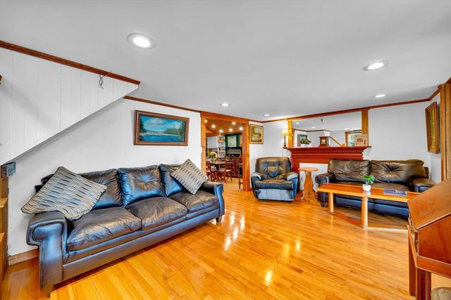 1 Bisson Ln, Merrimac, MA 01860