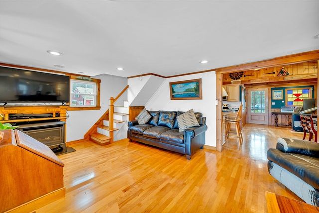 1 Bisson Ln, Merrimac, MA 01860
