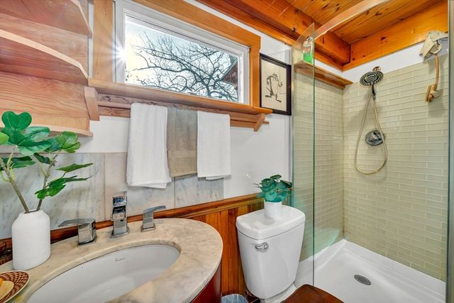 1 Bisson Ln, Merrimac, MA 01860