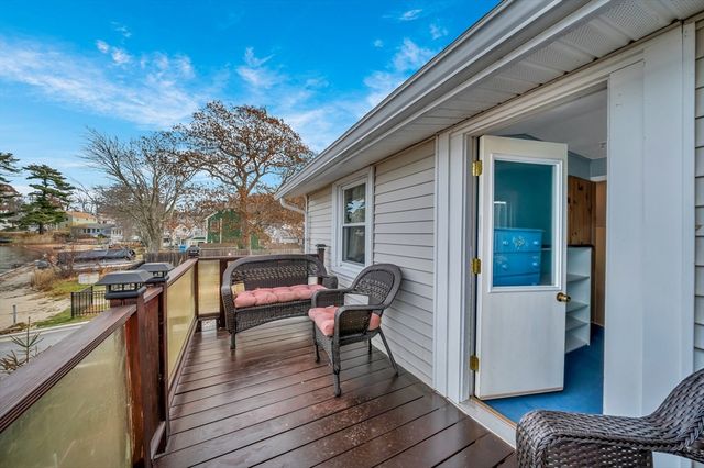 1 Bisson Ln, Merrimac, MA 01860