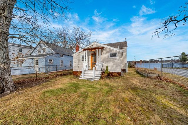 1 Bisson Ln, Merrimac, MA 01860