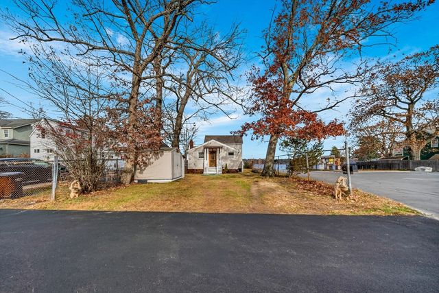 1 Bisson Ln, Merrimac, MA 01860