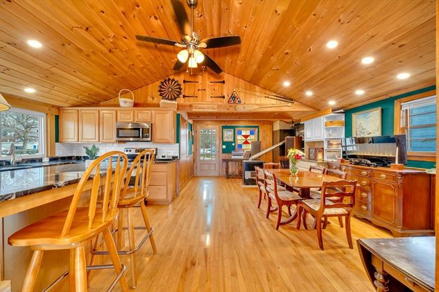 1 Bisson Ln, Merrimac, MA 01860