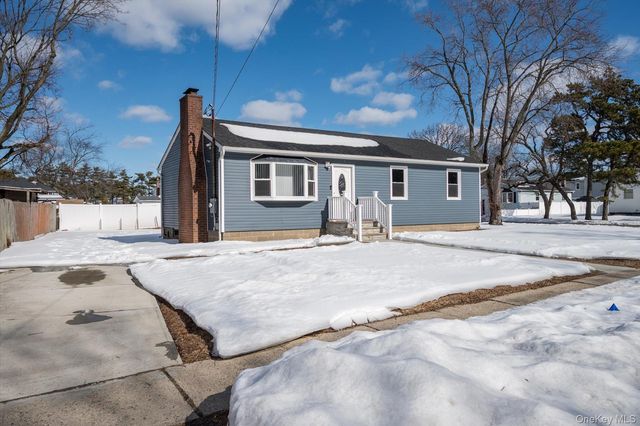93 Garfield Boulevard, Farmingdale, NY 11735
