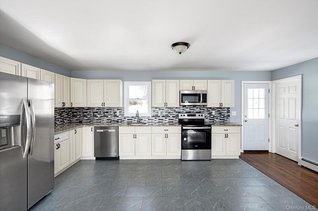 93 Garfield Boulevard, Farmingdale, NY 11735