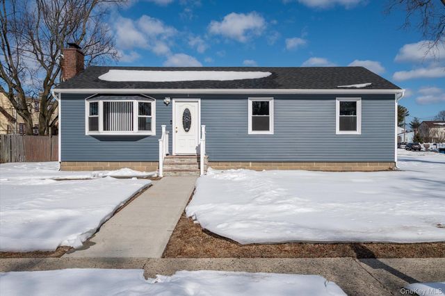 93 Garfield Boulevard, Farmingdale, NY 11735