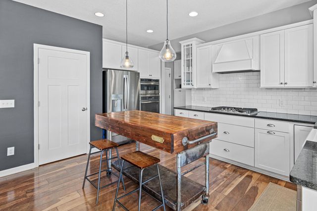 6554 102nd Avenue N, Brooklyn Park, MN 55445