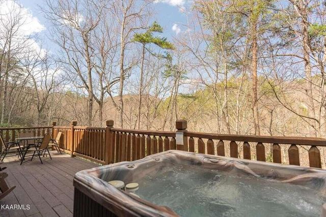 1840 Laurel Valley Way, Sevierville, TN 37862