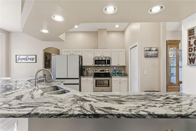 607 BUTCH CASSIDY TRAIL, Wimauma, FL 33598