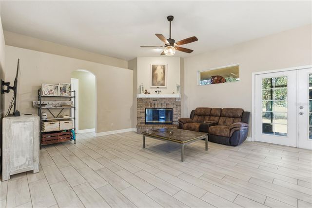 607 BUTCH CASSIDY TRAIL, Wimauma, FL 33598