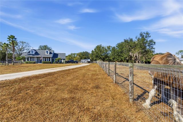 607 BUTCH CASSIDY TRAIL, Wimauma, FL 33598