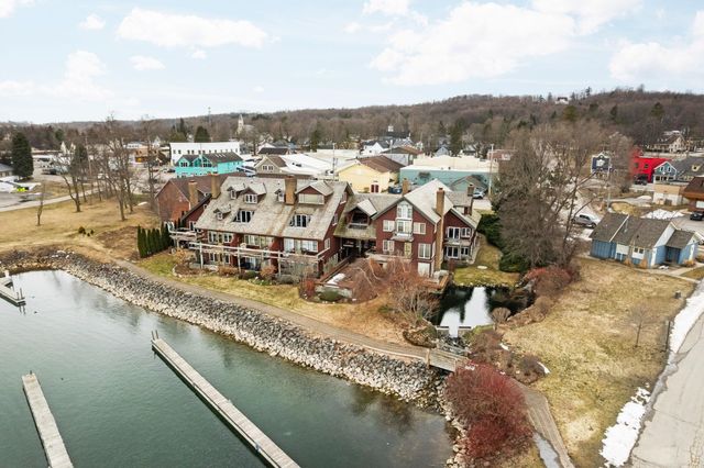 236 N Front Street, Suttons Bay Twp, MI 49682