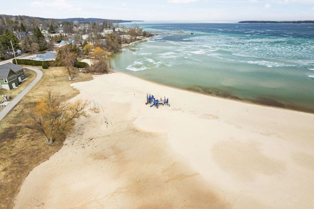 236 N Front Street, Suttons Bay Twp, MI 49682