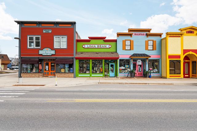 236 N Front Street, Suttons Bay Twp, MI 49682