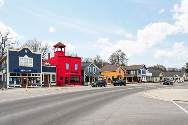 236 N Front Street, Suttons Bay Twp, MI 49682