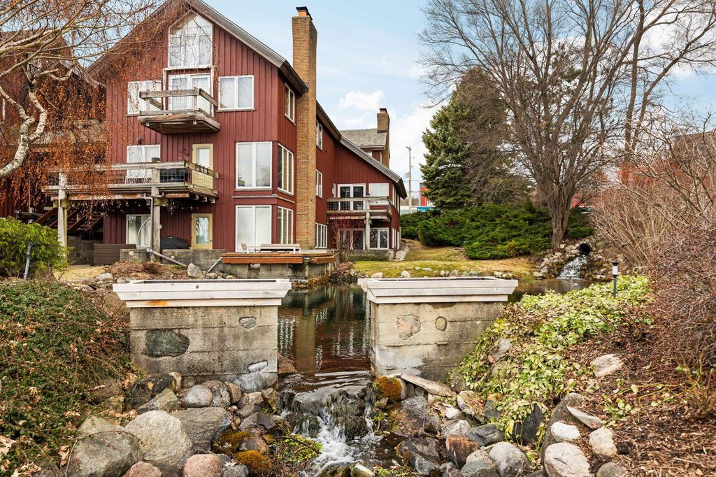 236 N Front Street, Suttons Bay Twp, MI 49682