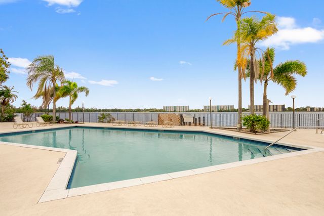 118 Lake Emerald Drive 110, Oakland Park, FL 33309