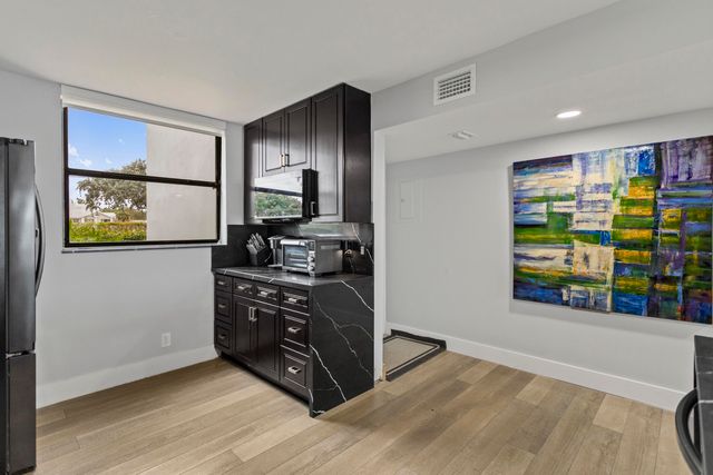 118 Lake Emerald Drive 110, Oakland Park, FL 33309