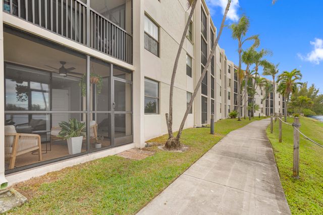 118 Lake Emerald Drive 110, Oakland Park, FL 33309