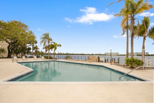 118 Lake Emerald Drive 110, Oakland Park, FL 33309