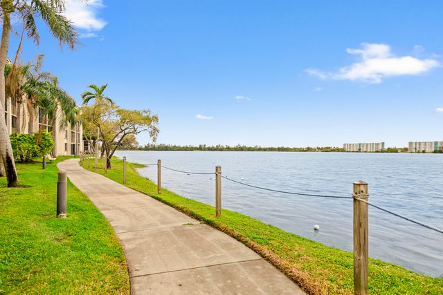 118 Lake Emerald Drive 110, Oakland Park, FL 33309
