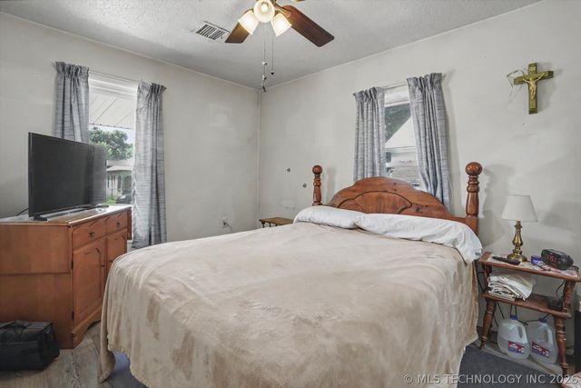 121 W Cleveland Avenue, Sapulpa, OK 74066