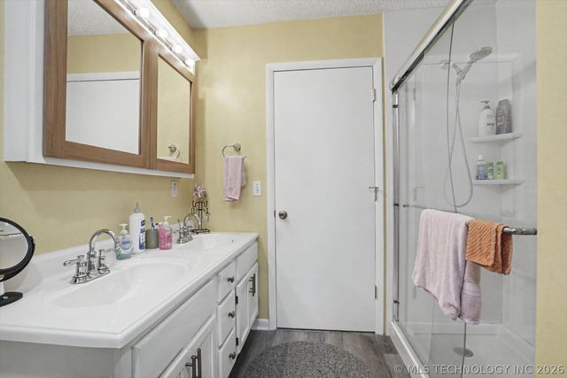121 W Cleveland Avenue, Sapulpa, OK 74066